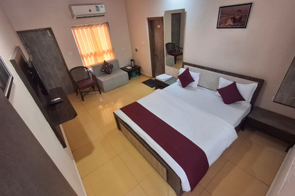 Deluxe Room at Gir Jungle Lodge – comfortable room with garden view near Gir Safari